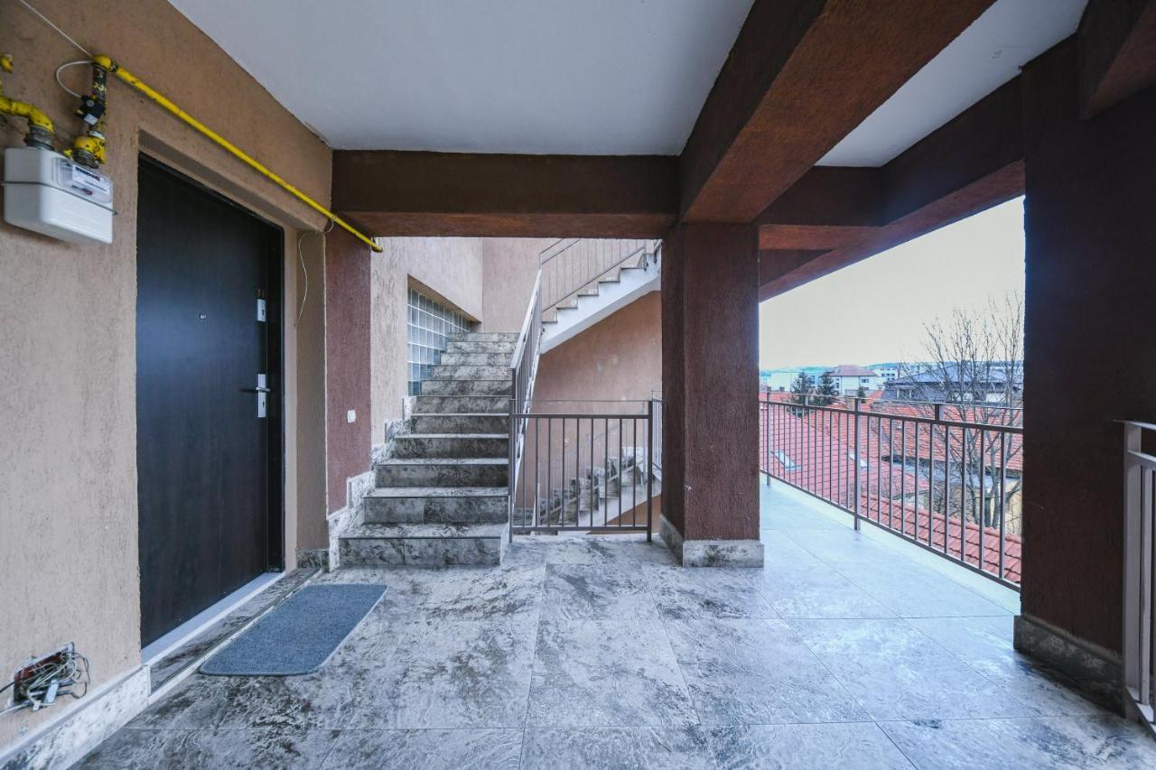 Charming 2 Bedroom Apartment Cluj-Napoca Exterior photo